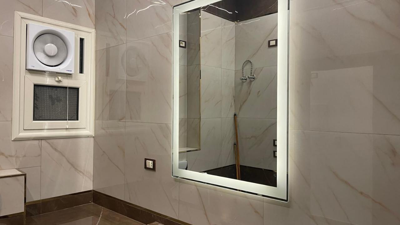 Elite In Private In New 90th Street In 255 Panafsig 11 *