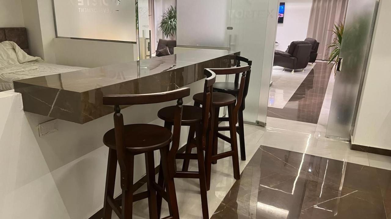 Elite In Private In New 90th Street In 255 Panafsig 11 *